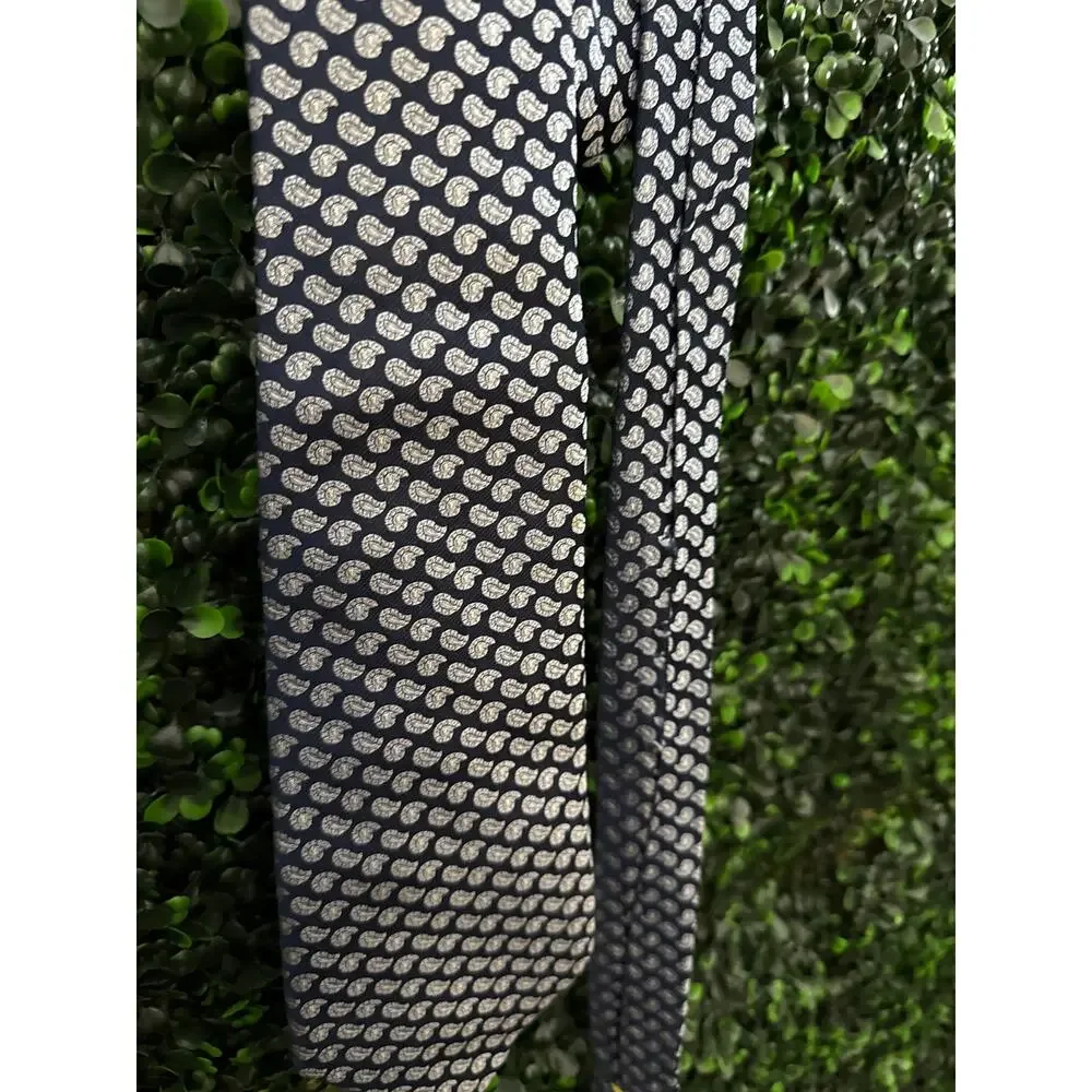 Versa Milan New York Silk Necktie, 61in Classic Style